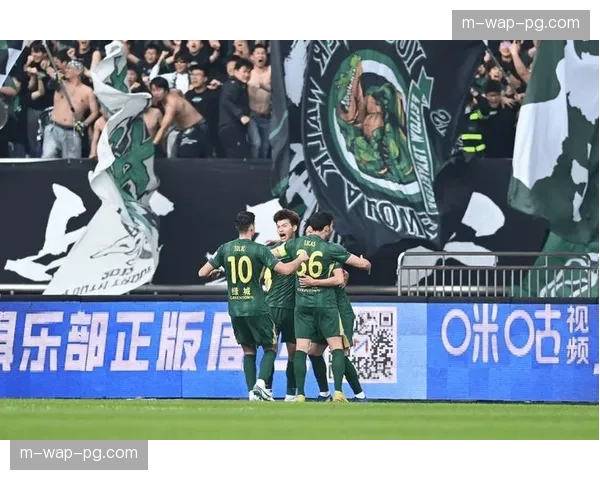 上海申花高位防线身后空档过大 三失球暴露防守体系隐患